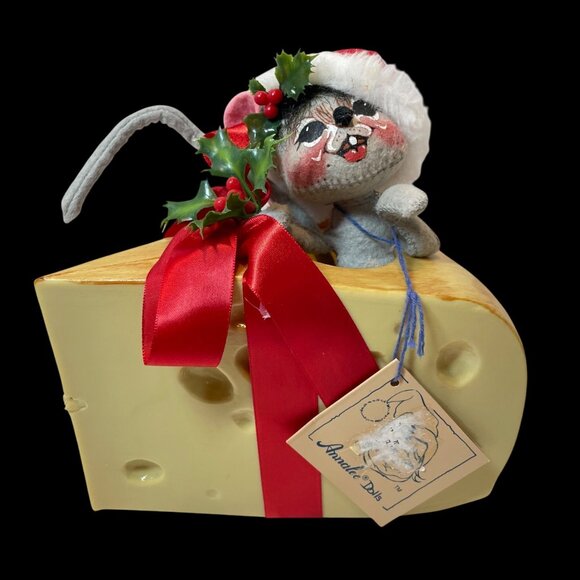 Vintage Annalee Christmas Mouse On Cheese Decor With Red Bow & Holly Embellishme - Picture 1 of 9